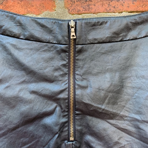 LOFT | Vegan Leather Skirt - Picture 7 of 8